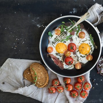 Fried Eggs with Tomatoes