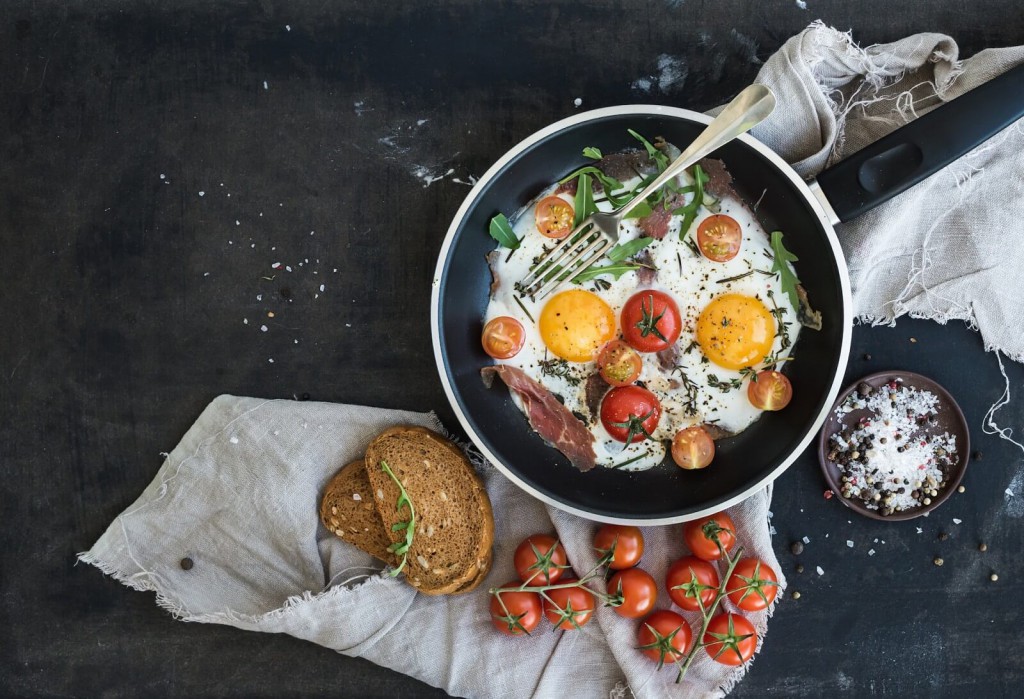 Fried Eggs with Tomatoes