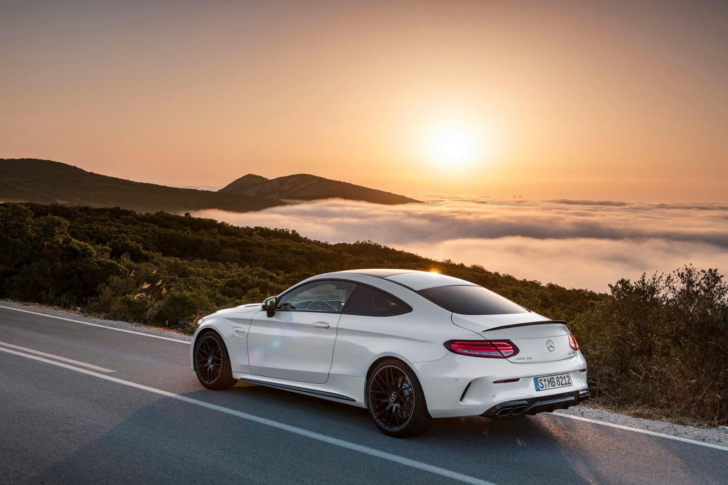 Mercedes-AMG C 63 S Coupé (C 205) 2015; Exterieur: designo diamantweiß  bright, Night Paket exterior: designo diamond white bright, night package